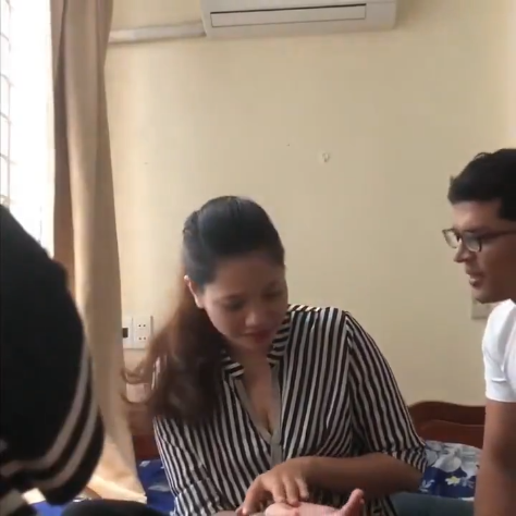 (sex clip) thầy giáo Tiếng anh rủ cô giáo đồng nghiệp vào nhà nghỉ cùng mình