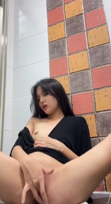 (clip sex) Em tự sướng trong nhà tắm